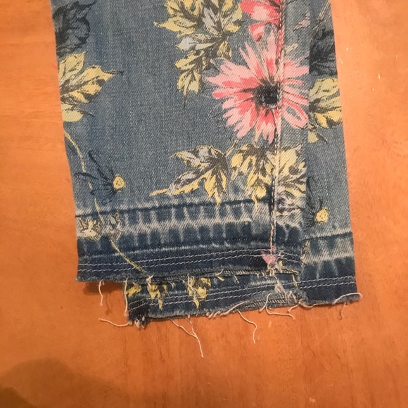 Gap NWT 8 Girlfriend Floral Jeans frayed hem crop - Picture 3 of 6
